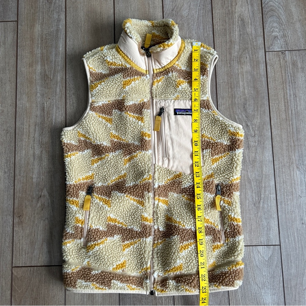Women’s Patagonia Classic Retro-X Fleece Vest - Picture 8 of 10